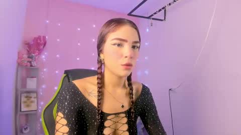 Snapshot of charlotteee_02 chatting on October 6, 4:08 am charlotteee online show from October 6, 4:08 am