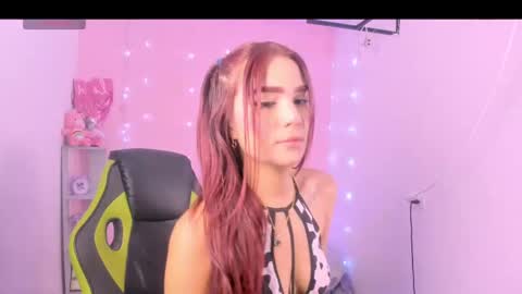 Snapshot of charlotteee_02 chatting on September 23, 4:28 am charlotteee online show from September 23, 4:28 am