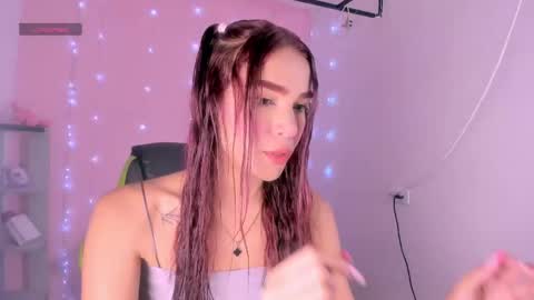 Snapshot of charlotteee_02 chatting on September 18, 5:22 am charlotteee online show from September 18, 5:22 am