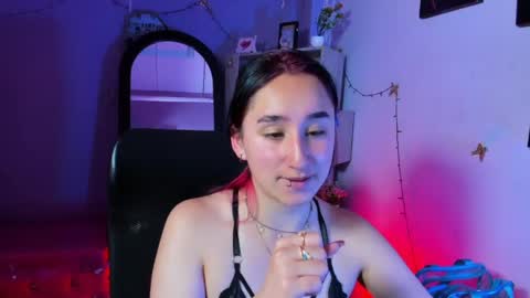 charlottestuart_ online show from April 16, 3:50 am