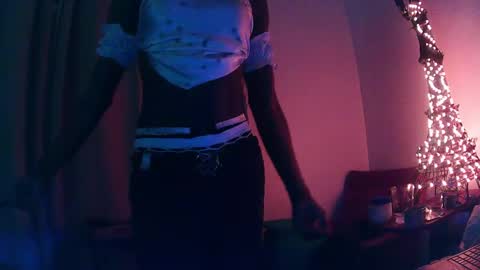 Snapshot of charr1barr chatting on December 3, 9:39 am Miss Chocolate online show from December 3, 9:39 am