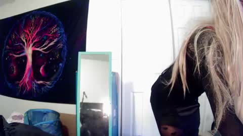 Snapshot of charr1barr chatting on December 15, 6:59 pm Miss Chocolate online show from December 15, 6:59 pm