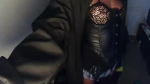 Snapshot of charr1barr chatting on December 5, 5:23 pm Miss Chocolate online show from December 5, 5:23 pm