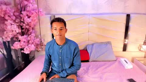       online show from May 4, 12:33 pm