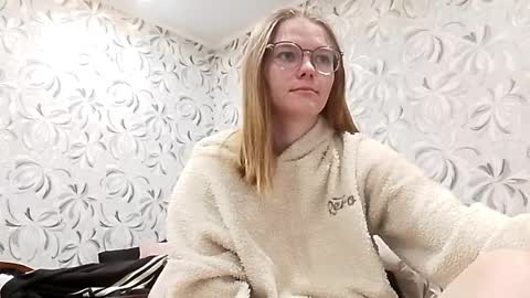 Olivia online show from May 1, 10:48 pm