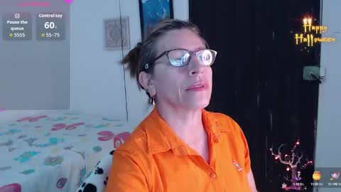 CHAYLA VICTORIA RUIZ  online show from October 10, 9:30 pm