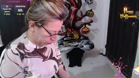 CHAYLA VICTORIA RUIZ  online show from November 1, 9:19 am