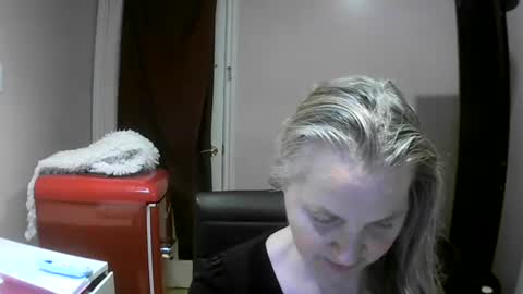 chealsiek online show from October 14, 8:23 pm