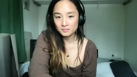 Snapshot of chellybear101 chatting on March 1, 9:04 pm chellybear101 online show from March 1, 9:04 pm