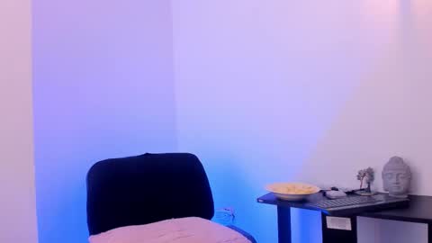 Chelsea  online show from November 21, 8:40 pm