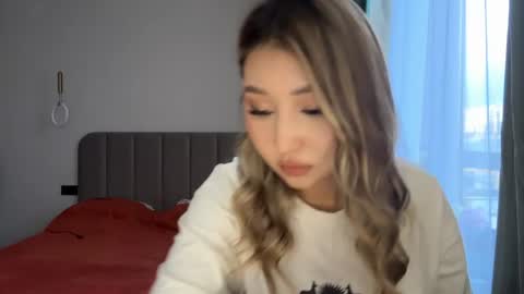 Lia online show from June 3, 2:33 pm