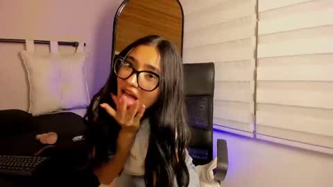 cherry_bunnyx online show from October 3, 4:43 am