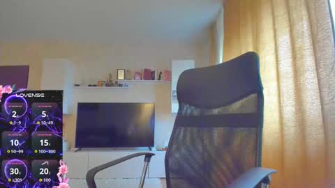 Snapshot of cherry_pie_69 chatting on October 7, 10:55 am mayra online show from October 7, 10:55 am