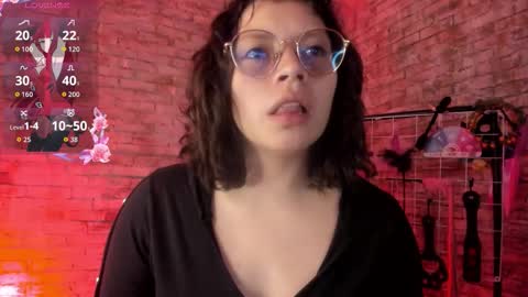 Snapshot of cherry_xoxx chatting on September 24, 2:13 pm     online show from September 24, 2:13 pm