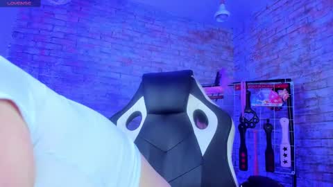 Snapshot of cherry_xoxx chatting on September 9, 11:43 am     online show from September 9, 11:43 am