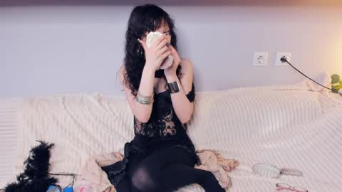 Isabel online show from April 19, 7:27 pm