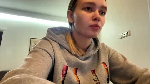 Lei online show from March 22, 1:26 pm