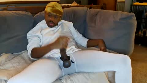 Que online show from April 3, 5:03 am