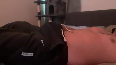 ChillGuyAVGsize online show from April 12, 7:07 pm