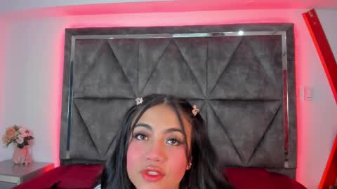 laura online show from September 19, 11:03 am