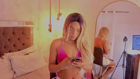 Chloe online show from July 6, 8:00 pm