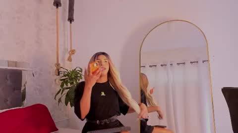 Chloe online show from June 26, 8:03 pm