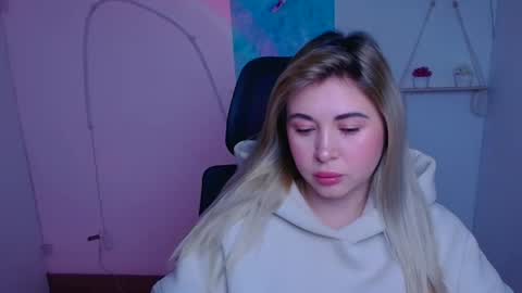 Chloe online show from November 30, 6:20 am