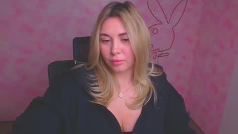 Chloe online show from November 28, 12:45 pm