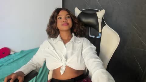 Snapshot of chloe_evans21 chatting on October 18, 7:40 pm chloe online show from October 18, 7:40 pm