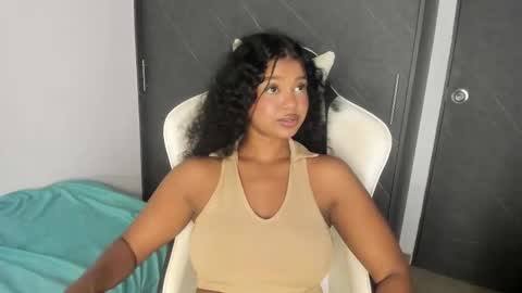 Snapshot of chloe_evans21 chatting on October 13, 11:29 pm chloe online show from October 13, 11:29 pm