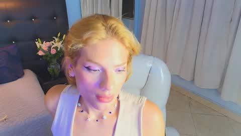 CHLOE online show from December 10, 12:06 am