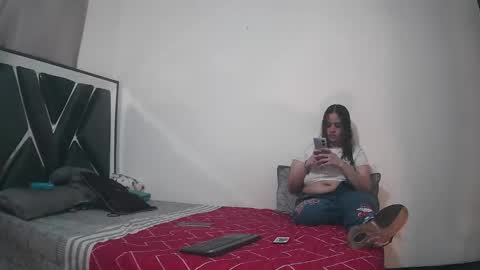 Chloe and Danna online show from March 12, 9:03 pm