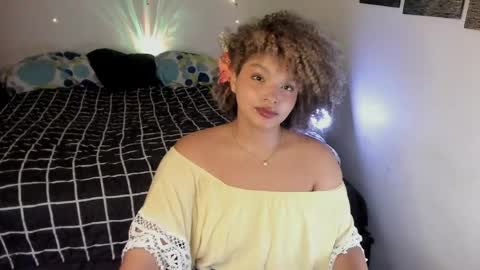 chloe_kisses online show from April 20, 11:46 am