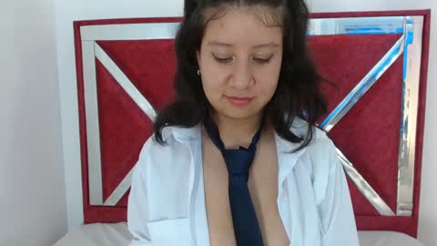 Chloe online show from November 8, 1:36 pm