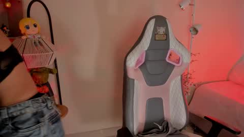 CLOE  online show from January 15, 7:00 pm