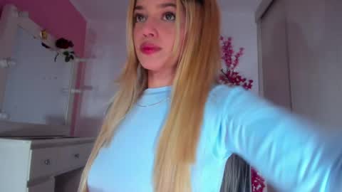 Chloe Miller  online show from April 22, 12:29 am