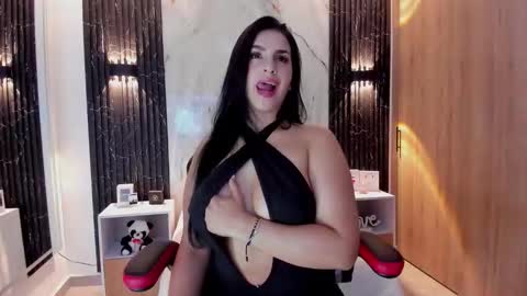 Snapshot of chloe_toms chatting on October 6, 10:55 am chloe online show from October 6, 10:55 am