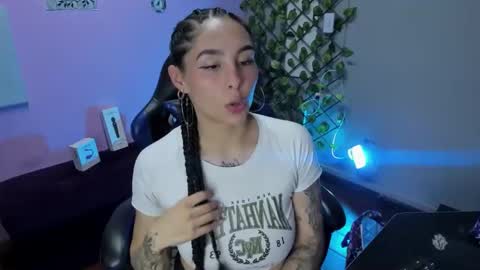 ChloeeThompson online show from December 2, 8:51 pm