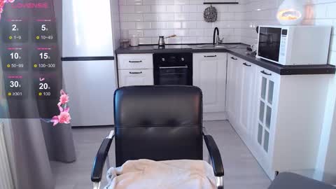 Chloe online show from November 24, 7:40 am