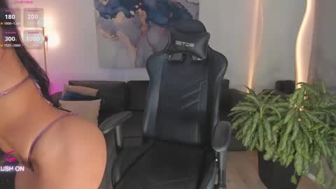 Chloe  OF chloemanson online show from April 21, 7:10 pm