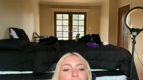 chloeros3e online show from December 3, 8:53 pm