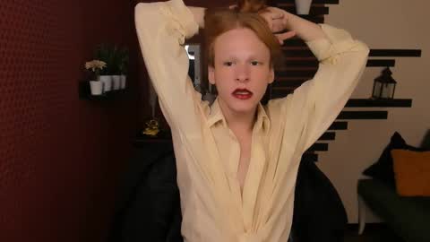 Chloe online show from November 5, 1:02 pm