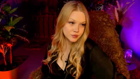 ChloeWight online show from March 5, 10:02 am