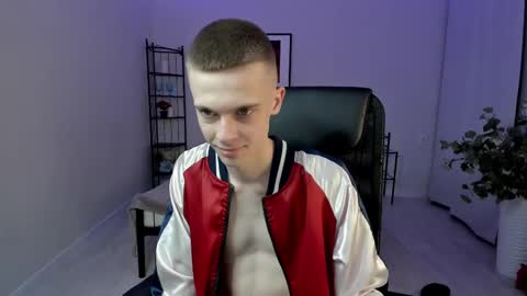   Chris Brown  online show from March 10, 5:39 pm