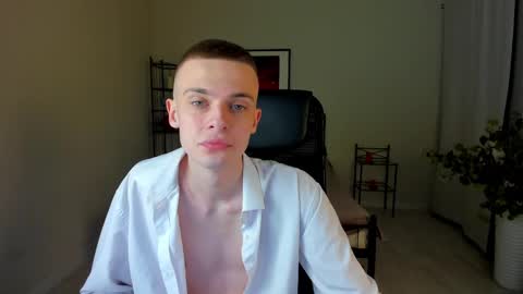   Chris Brown  online show from March 3, 8:43 pm