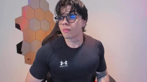 Chris Cooper Independent model online show from December 4, 2:33 am