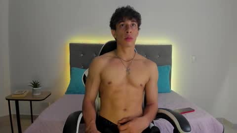 Chris Evans online show from November 9, 8:55 pm