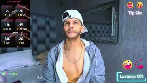 chris_grey2 online show from July 15, 12:21 pm