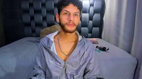 chris_grey2 online show from June 23, 12:22 pm