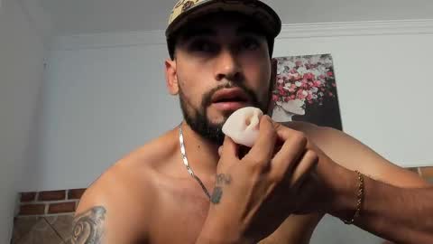 chris_kizz online show from December 19, 6:45 am